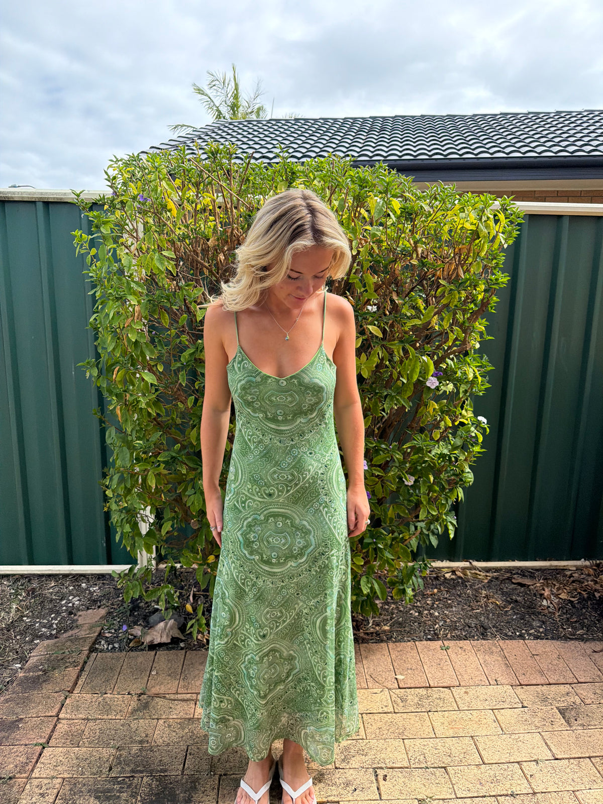 URBAN OUTFITTERS - PAISLY MIDI DRESS