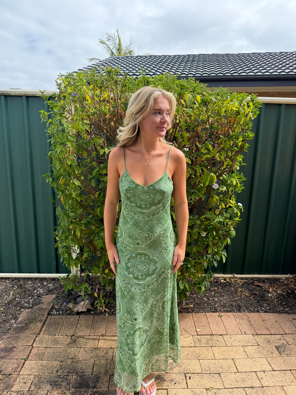 URBAN OUTFITTERS - PAISLY MIDI DRESS